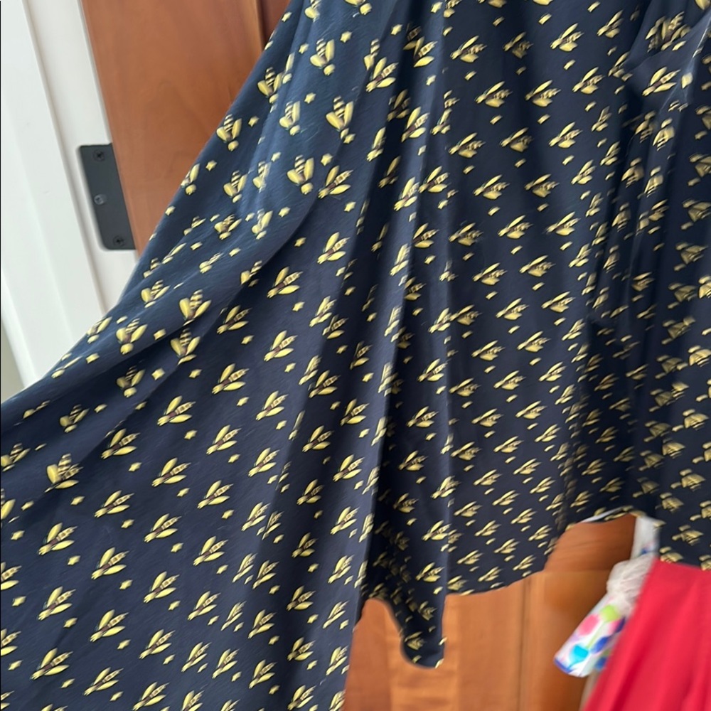 Elegant Black and Yellow Patterned Dress - Picture 6 of 7